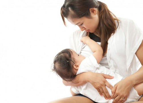 Bé 7 tháng nặng hơn 7 kg có phải bị suy dinh dưỡng