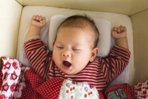10 lý do khiến bé thức dậy lúc nửa đêm