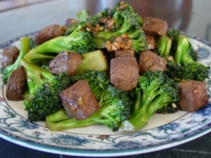 Súp lơ xanh xào thịt bò.