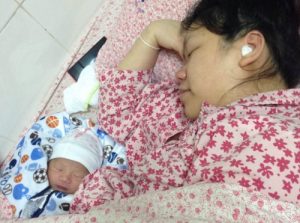 Sản phụ sinh tại Bệnh viện Phụ sản Hà Nội. Ảnh: L.N