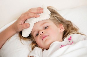 Những sai lầm nguy hiểm khi chăm con ốm