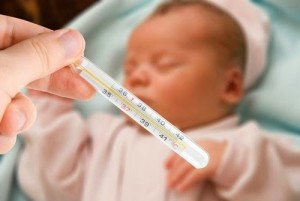 Mẹo dân gian hạ sốt cực hay và hiệu quả cho bé