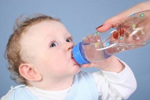 Sai lầm của mẹ khi phòng bệnh mùa hè cho con